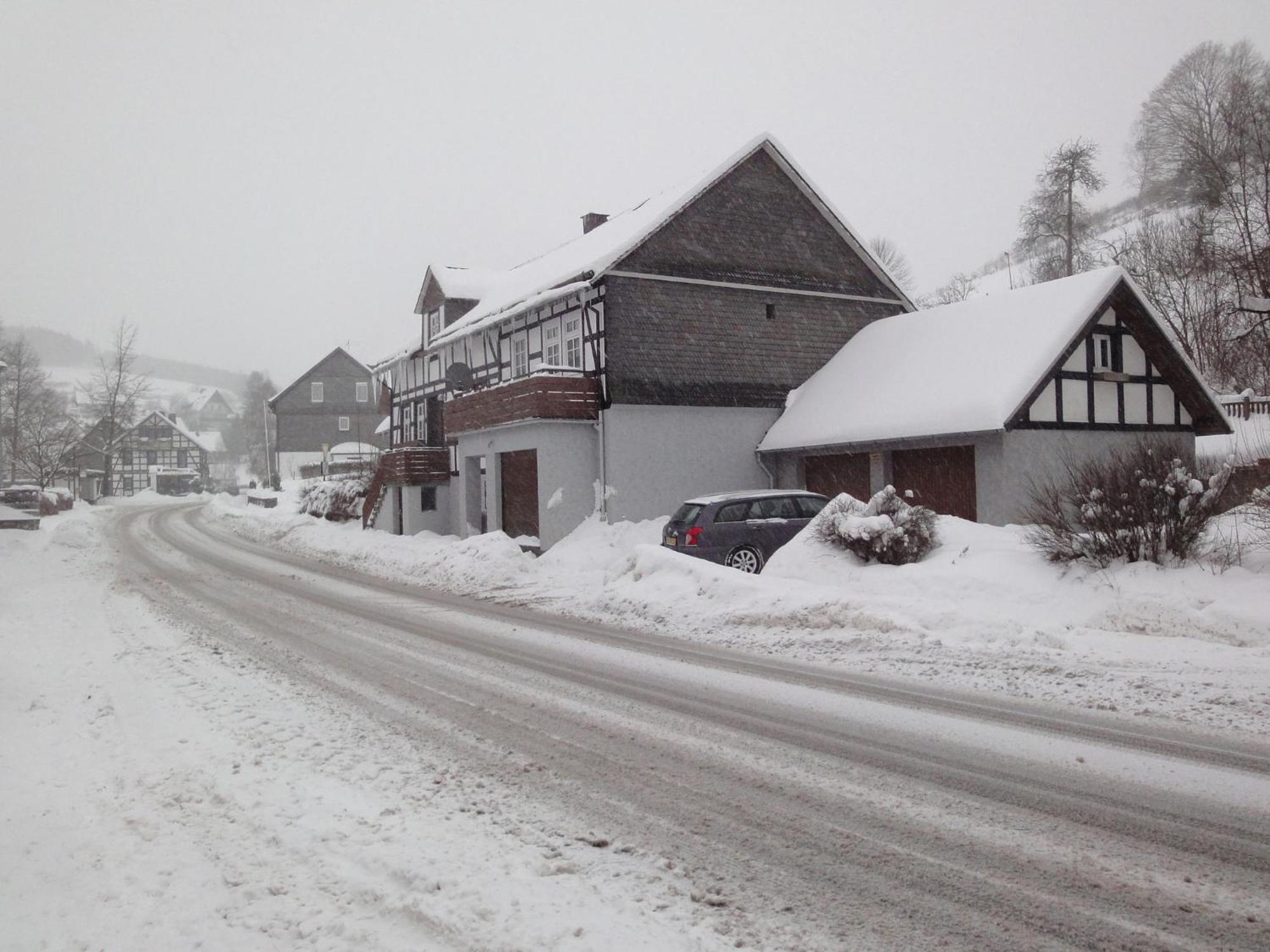 Cozy Holiday Home With Wifi In Hochsauerland Elpe ภายนอก รูปภาพ