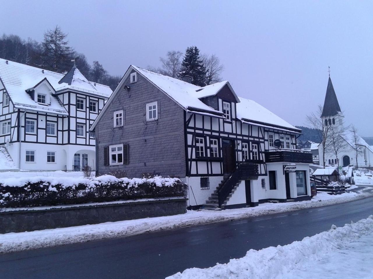 Cozy Holiday Home With Wifi In Hochsauerland Elpe ภายนอก รูปภาพ
